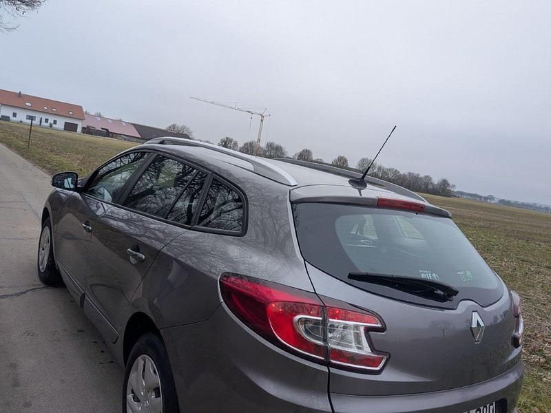Gebraucht Renault Mégane 110 PS (80 kW) 2014 Grau Limousine
