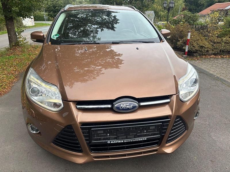 Braun Gebraucht 2013 Ford Focus ST-Line Kombi | 4.500 € (Guter Preis) - Bild 1/4