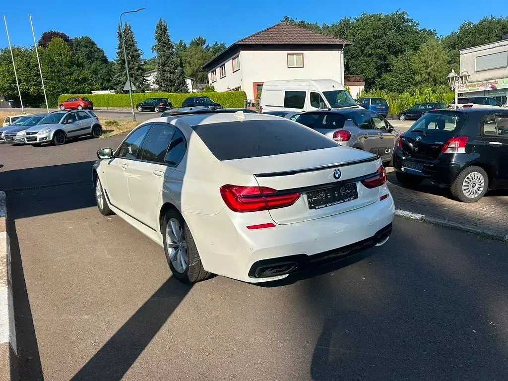 Gebraucht BMW 750 Performance 449 PS (330 kW) 2017 Weiß Limousine