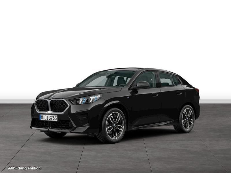 Black sapphire metallic Gebraucht 2024 BMW X2 Luxury Line SUV | 45.384 € (Fairer Preis) - Bild 1/4