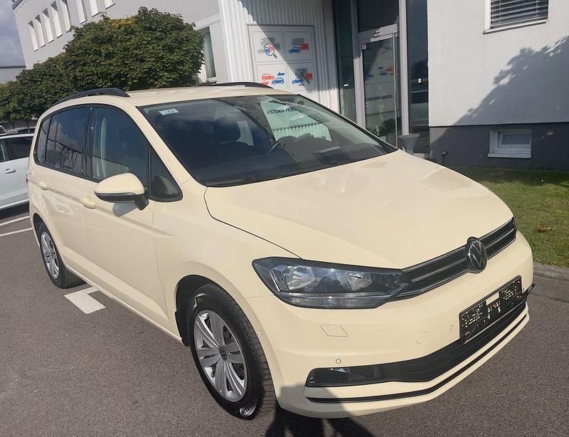 Beige Gebraucht 2023 VW Touran Van / Kleinbus | 21.500 € (Superpreis) - Bild 1/4