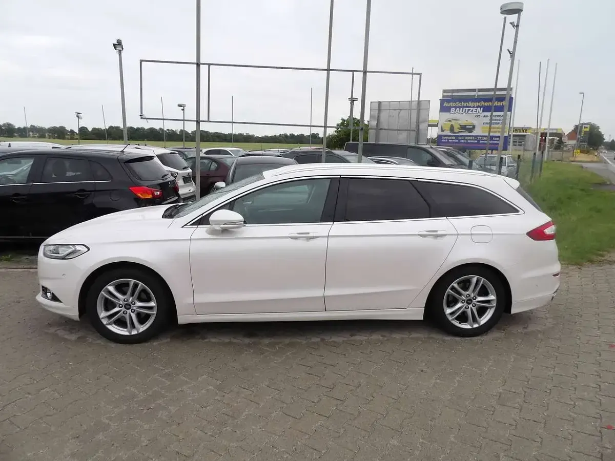 Gebraucht Ford Mondeo Titanium 179 PS (131 kW) 2015 Arktisweiß (metallic) Kombi