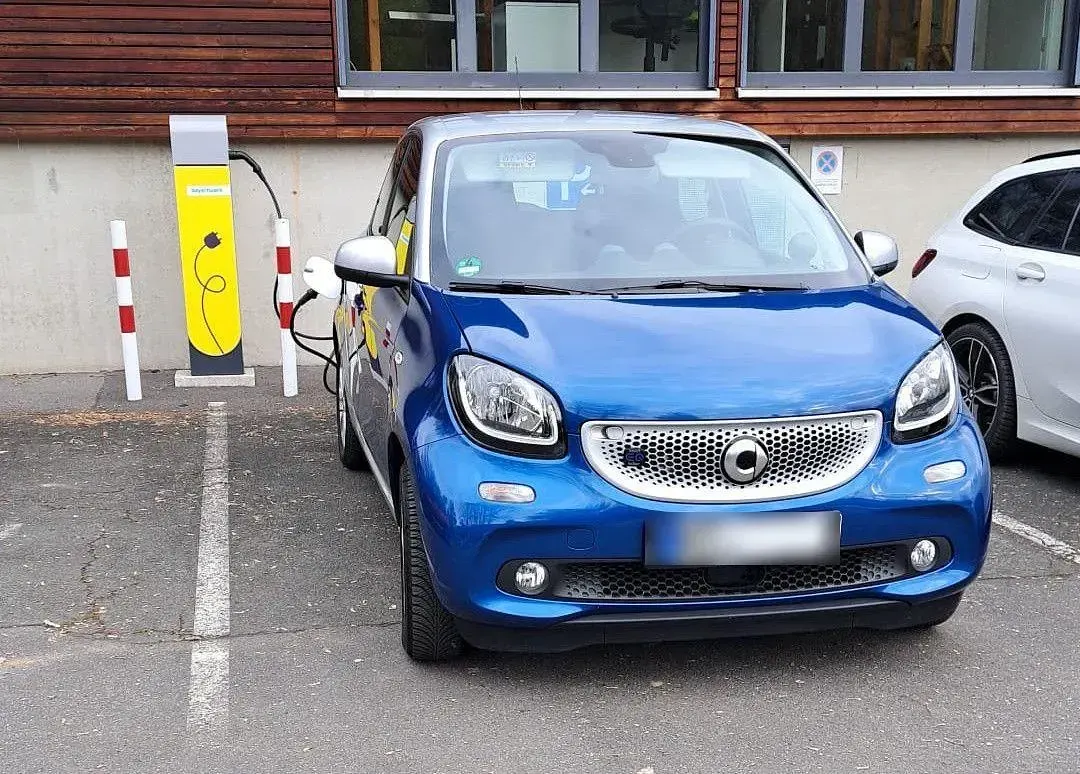 Gebraucht Smart ForFour Electric Drive 60 kW (82 PS) 2019 Blau Limousine