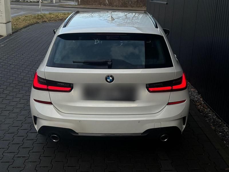 Gebraucht BMW 320 M Sport 190 PS (139 kW) 2021 Weiß Kombi