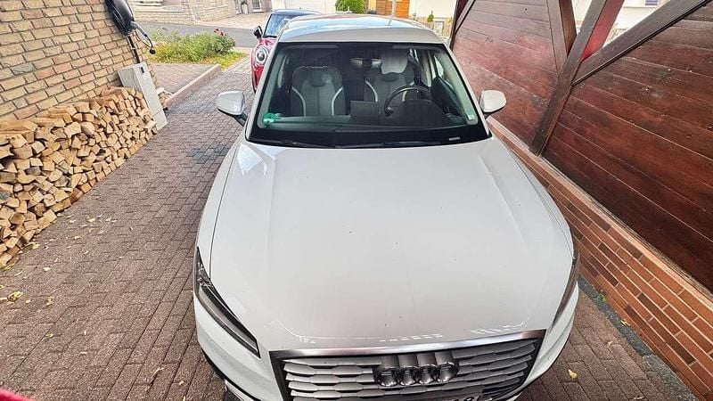 Weiß Gebraucht 2017 Audi Q2 Design SUV | 16.800 € (Guter Preis) - Bild 1/4