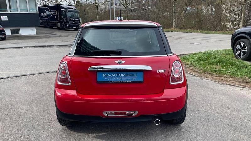 Gebraucht Mini ONE 75 PS (55 kW) 2011 Rot Kleinwagen