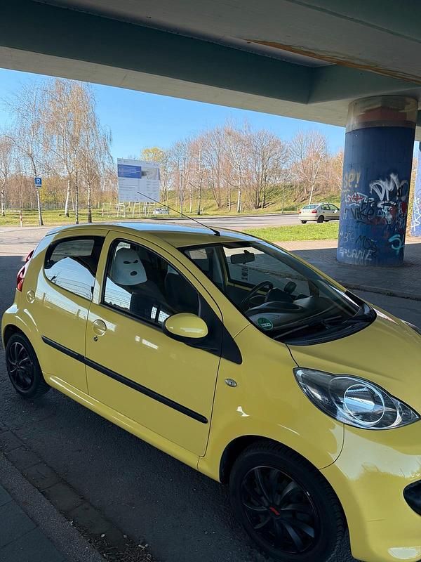 Gebraucht Peugeot 107 68 PS (50 kW) 2005 Gelb Kleinwagen