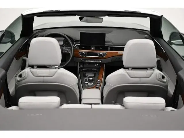 Gebraucht Audi A5 Cabriolet Sport 204 PS (150 kW) 2024 Florettsilber metallic Cabrio