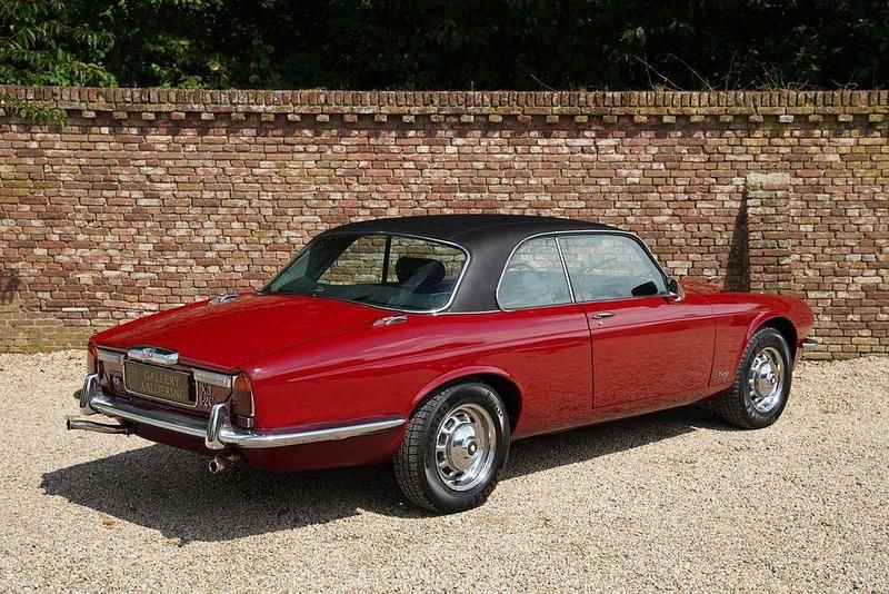 Gebraucht Jaguar XJ6 169 PS (124 kW) 1976 Rot Limousine