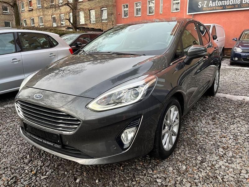 Gebraucht Ford Fiesta Titanium 101 PS (74 kW) 2018 Grau Kleinwagen