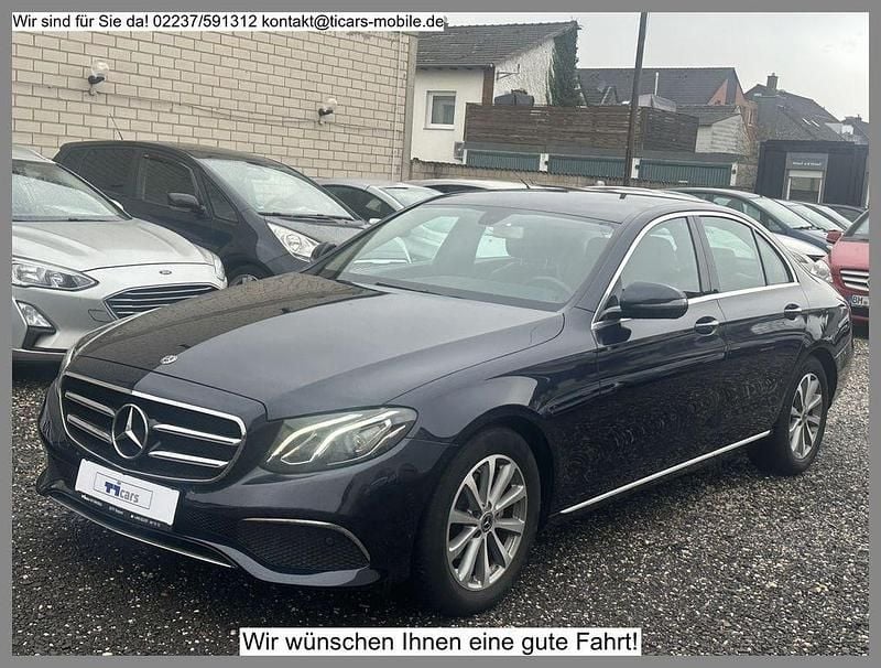Cavansitblau (metallic) Gebraucht 2019 Mercedes E200 Limousine | 23.900 € (Fairer Preis) - Bild 1/4