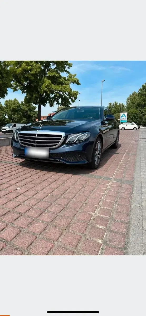 Gebraucht Mercedes E220 194 PS (142 kW) 2016 Blau Limousine