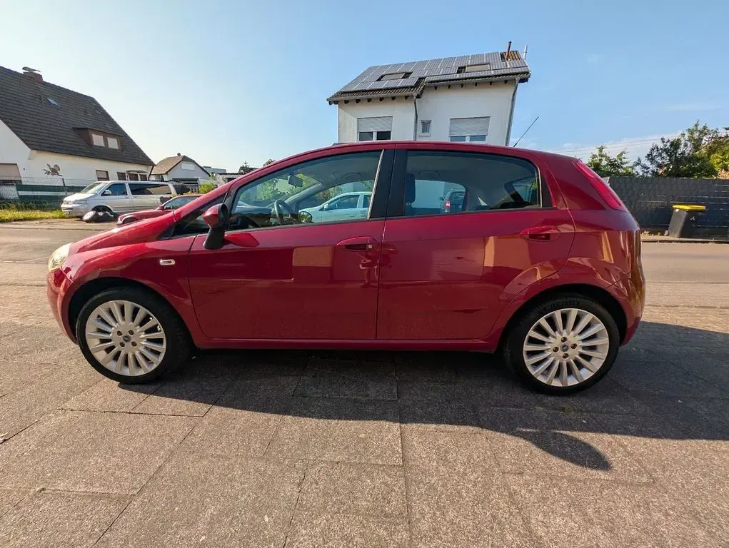Gebraucht Fiat Grande Punto 77 PS (56 kW) 2010 Rot Kleinwagen