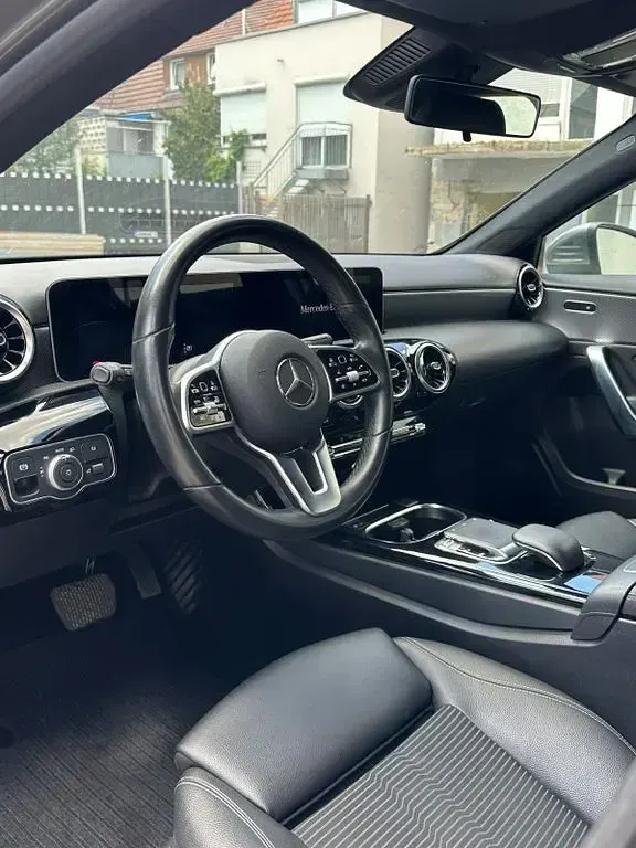 Gebraucht Mercedes A180 116 PS (85 kW) 2018 Limousine