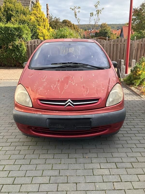 Rot Gebraucht 2002 Citroën Xsara Picasso Van / Kleinbus | 850 € (Superpreis) - Bild 1/4