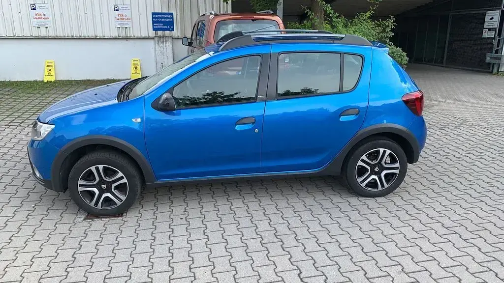 Gebraucht Dacia Sandero Celebration 90 PS (66 kW) 2019 Blau Limousine