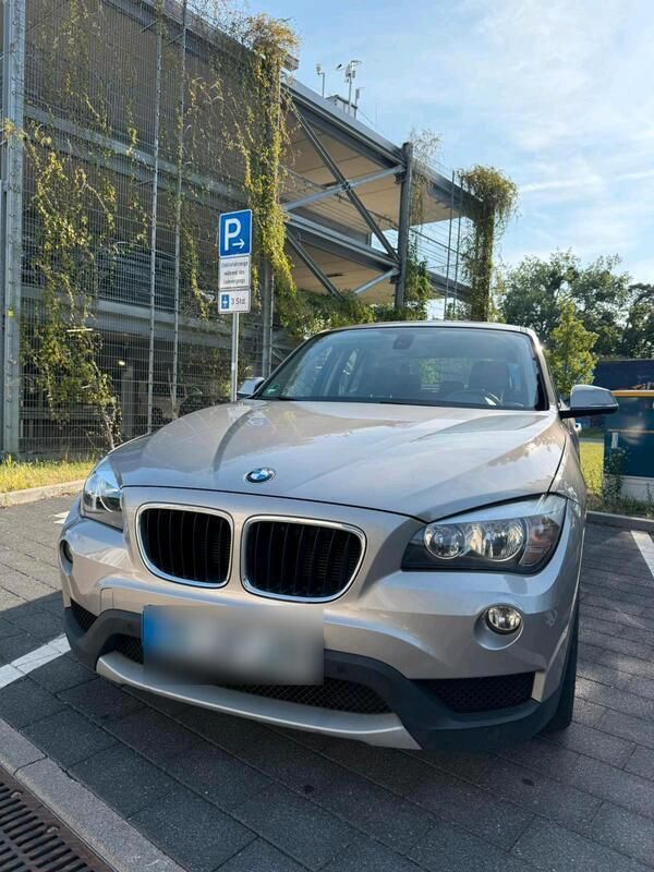 Grau Gebraucht 2013 BMW X1 SUV | 11.000 € (Fairer Preis) - Bild 1/4