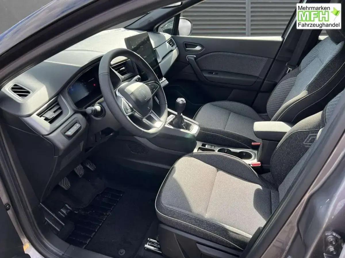 Neu Renault Captur Techno 140 PS (102 kW) 2026 Stahlgrau + blackpearl... SUV