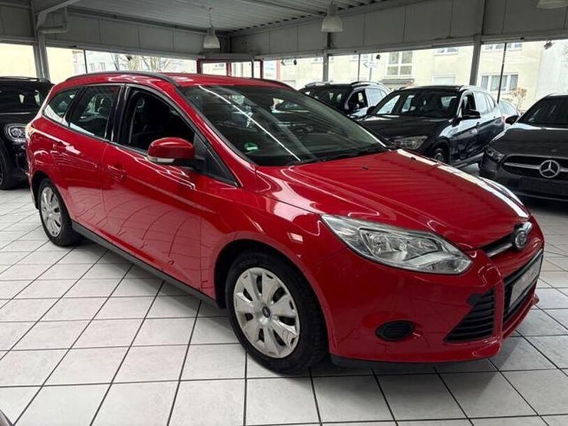 Gebraucht Ford Focus Trend 140 PS (102 kW) 2012 Rot Kombi