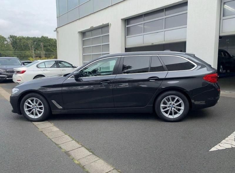 Gebraucht BMW 520 190 PS (139 kW) 2018 Grau Kombi