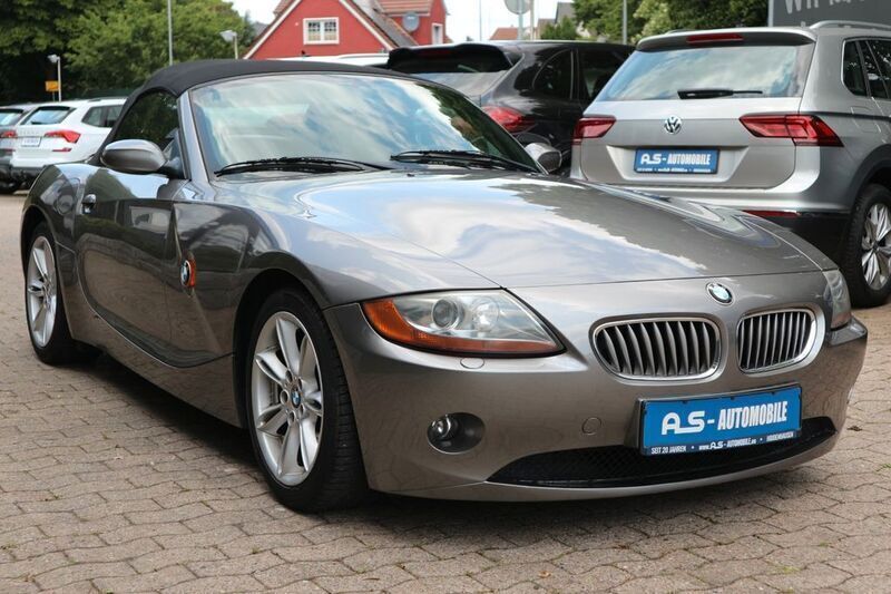 Grau Gebraucht 2003 BMW Z4 Sport Line Cabrio | 8.900 € (Superpreis) - Bild 1/4