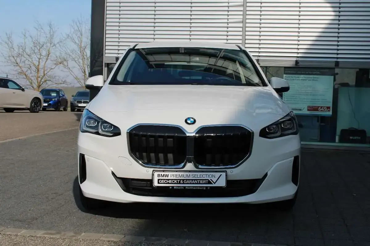 Używany BMW 220 Active Tourer 170 KM (125 kW) 2025 Biały Minivan
