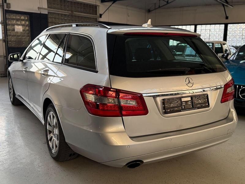 Gebraucht Mercedes E250 204 PS (150 kW) 2010 Silber Kombi