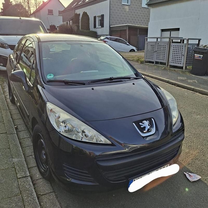 Gebraucht Peugeot 207 95 PS (69 kW) 2011 Schwarz Kleinwagen