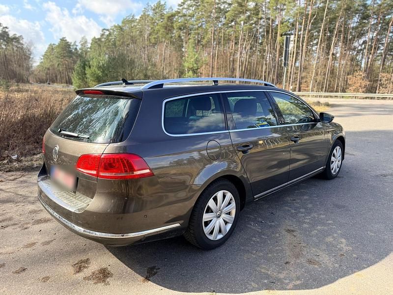 Gebraucht VW Passat Highline 140 PS (102 kW) 2013 Braun Kombi