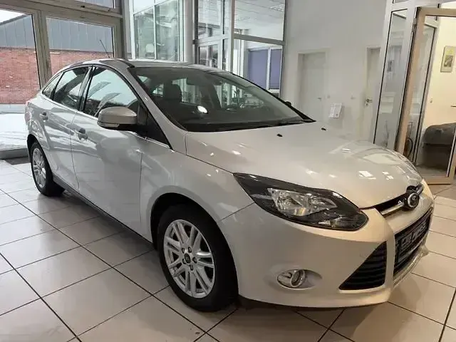 Gebraucht Ford Focus Titanium 125 PS (91 kW) 2012 Silber Limousine