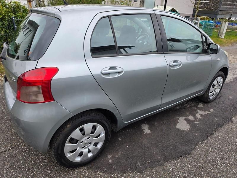 Gebraucht Toyota Yaris 87 PS (63 kW) 2007 Blau Kleinwagen