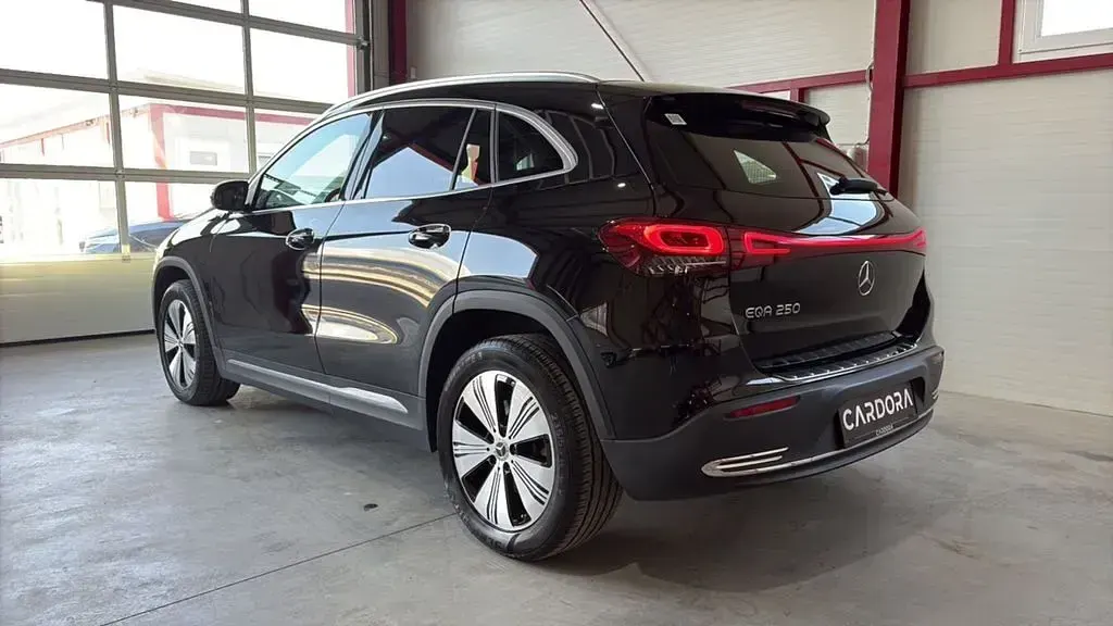 Gebraucht Mercedes EQA250 Progressive 139 kW (190 PS) 2022 Schwarz SUV