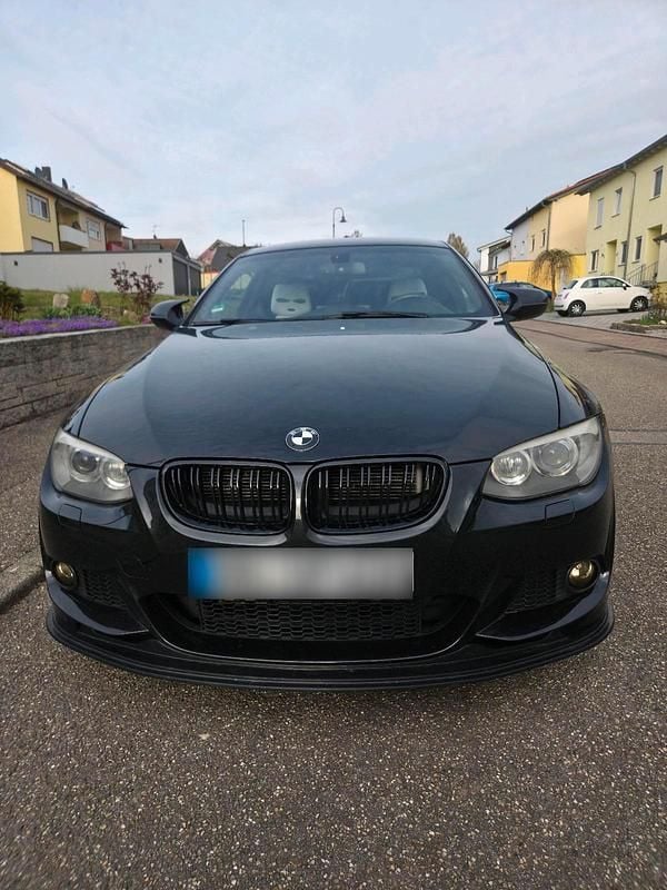 Gebraucht BMW 320 184 PS (135 kW) 2010 Schwarz Coupé