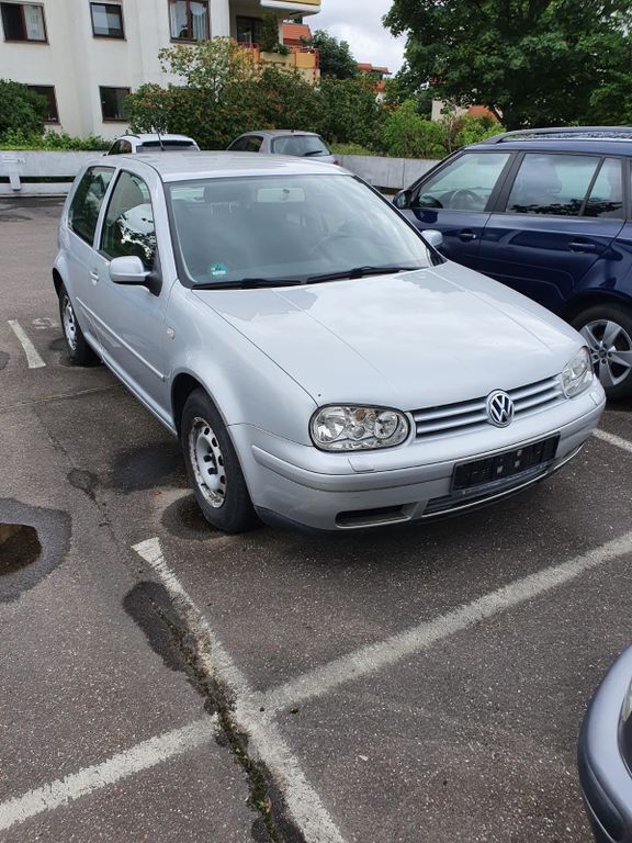 Silber Gebraucht 2001 VW Golf IV Basis Limousine | 1.250 € (Superpreis) - Bild 1/2