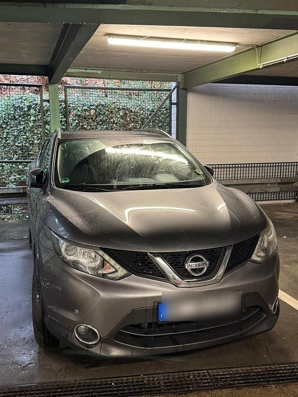 Grau Gebraucht 2015 Nissan Qashqai SUV | 11.350 € (Fairer Preis) - Bild 1/4