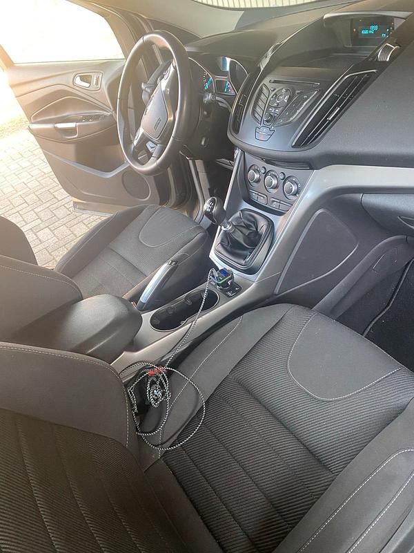 Gebraucht Ford Kuga Sport 150 PS (110 kW) 2015 Grau SUV