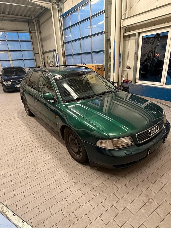 Grün Gebraucht 1997 Audi A4 S-Line Kombi | 1.100 € (Guter Preis) - Bild 1/4