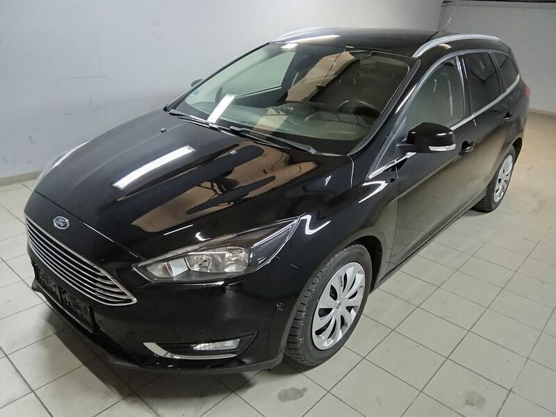 Schwarz Gebraucht 2016 Ford Focus Titanium Limousine | 7.900 € (Guter Preis) - Bild 1/4