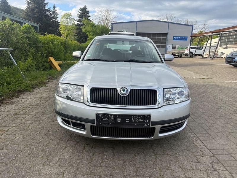 Second-hand Skoda Superb 150 CP (110 kW) 2005 Argintiu Berlinǎ