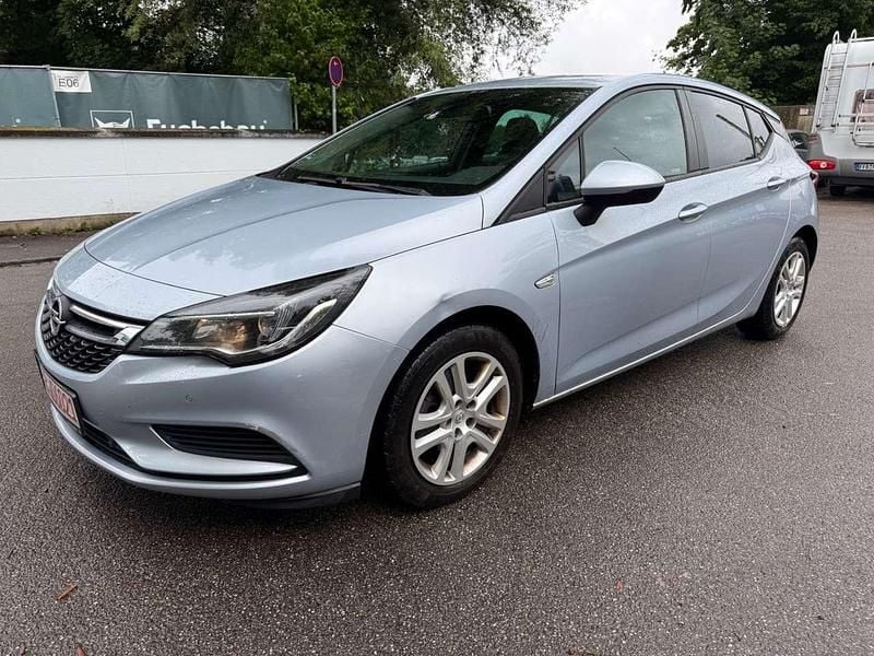 Silber Gebraucht 2017 Opel Astra Edition Limousine | 7.300 € (Superpreis) - Bild 1/4