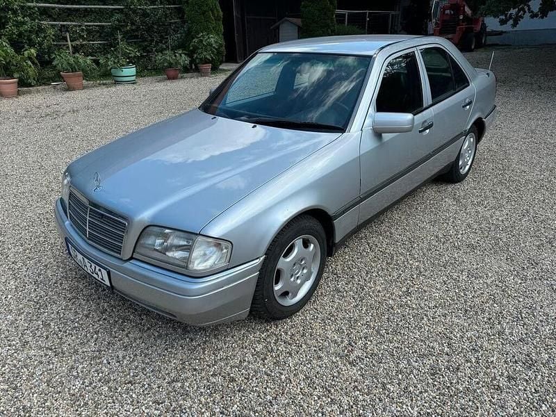 Silber Gebraucht 1995 Mercedes C250 Elegance Limousine | 6.900 € - Bild 1/4
