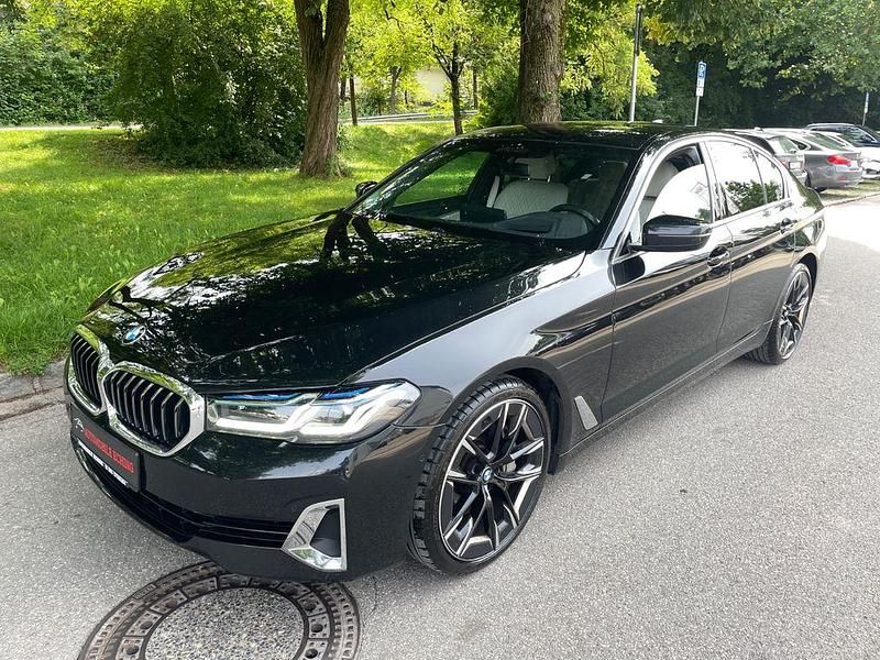 Schwarz Gebraucht 2022 BMW 530 Luxury Line Limousine | 32.500 € (Fairer Preis) - Bild 1/4