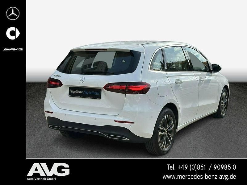 Gebraucht Mercedes E250 Progressive 163 PS (119 kW) 2024 Weiß Limousine