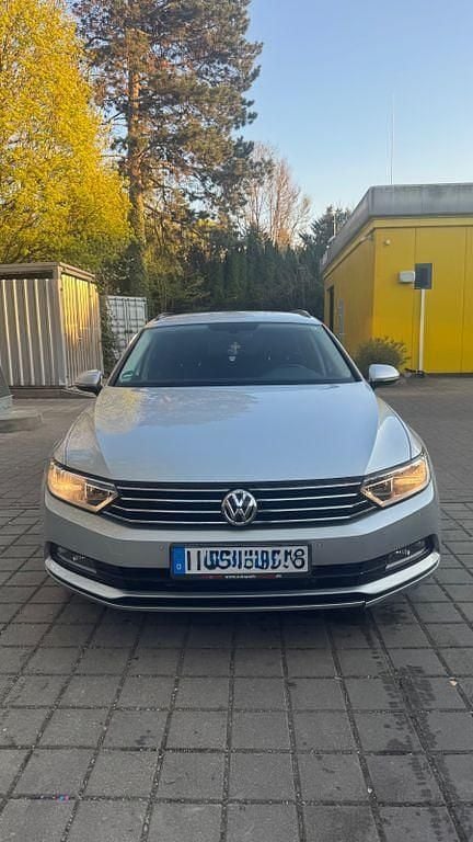 Second-hand VW Passat 190 CP (139 kW) 2017 Argintiu Berlinǎ