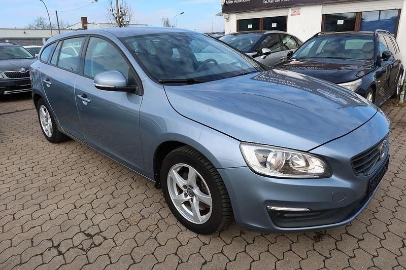 Gebraucht Volvo V60 Business Edition 150 PS (110 kW) 2016 Kombi