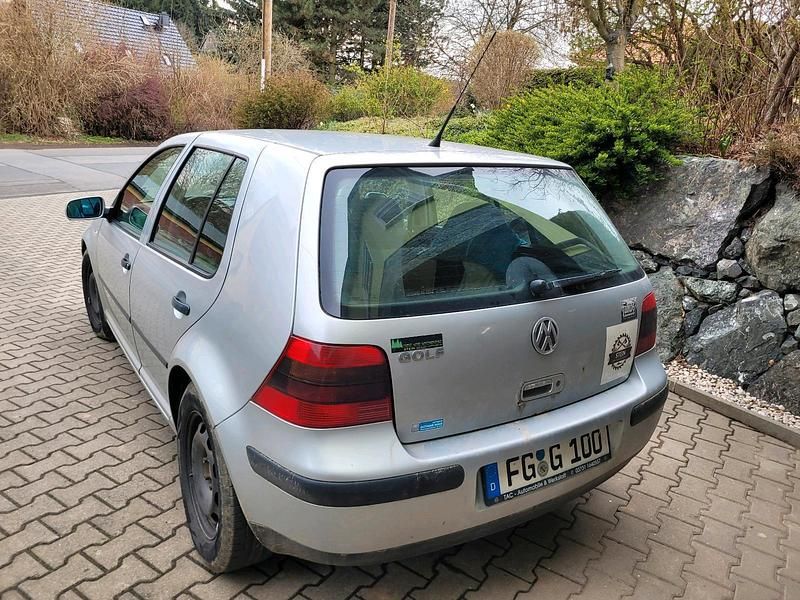 Gebraucht VW Golf IV 2001 Silber Limousine