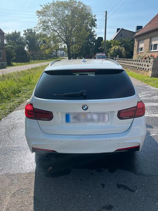 Używany BMW 320 M Performance 190 KM (139 kW) 2018 Biały Kombi
