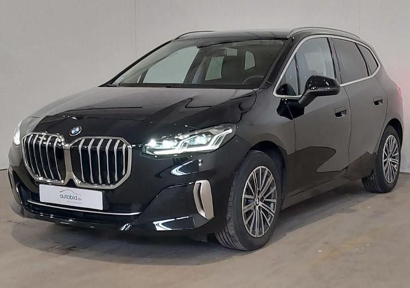 Schwarz Gebraucht 2024 BMW 218 Active Tourer Luxury Line Van / Kleinbus | 26.990 € (Superpreis) - Bild 1/1