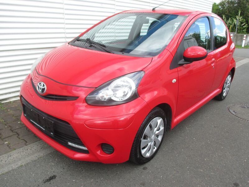 Gebraucht Toyota Aygo Cool 68 PS (50 kW) 2013 Rot Kleinwagen
