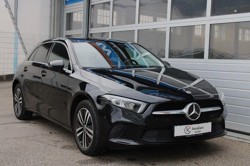 Gebraucht Mercedes A250 218 PS (160 kW) 2021 Schwarz Limousine